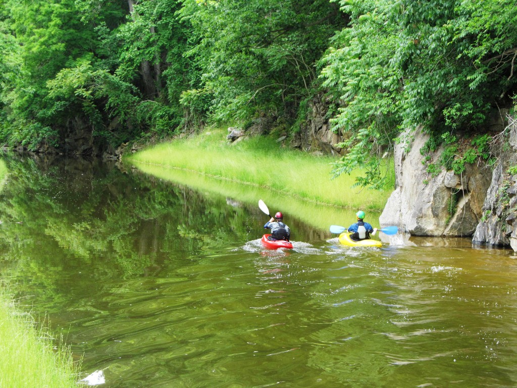 People kayaking, definitely want to do this one day
