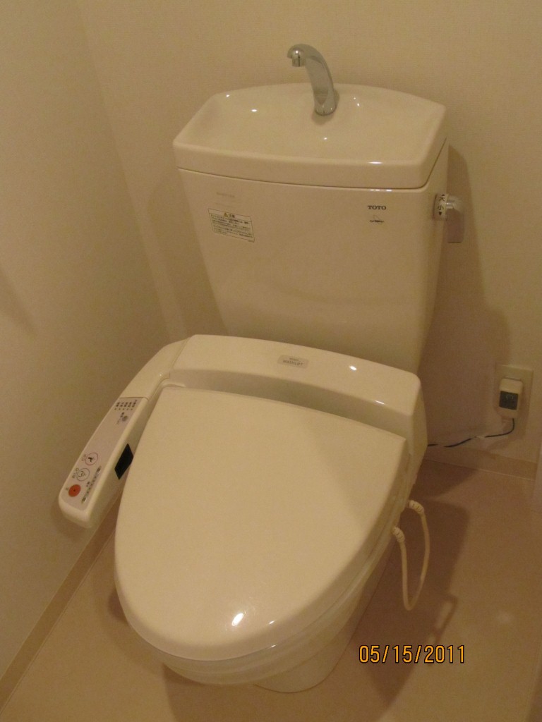 Toto toilet